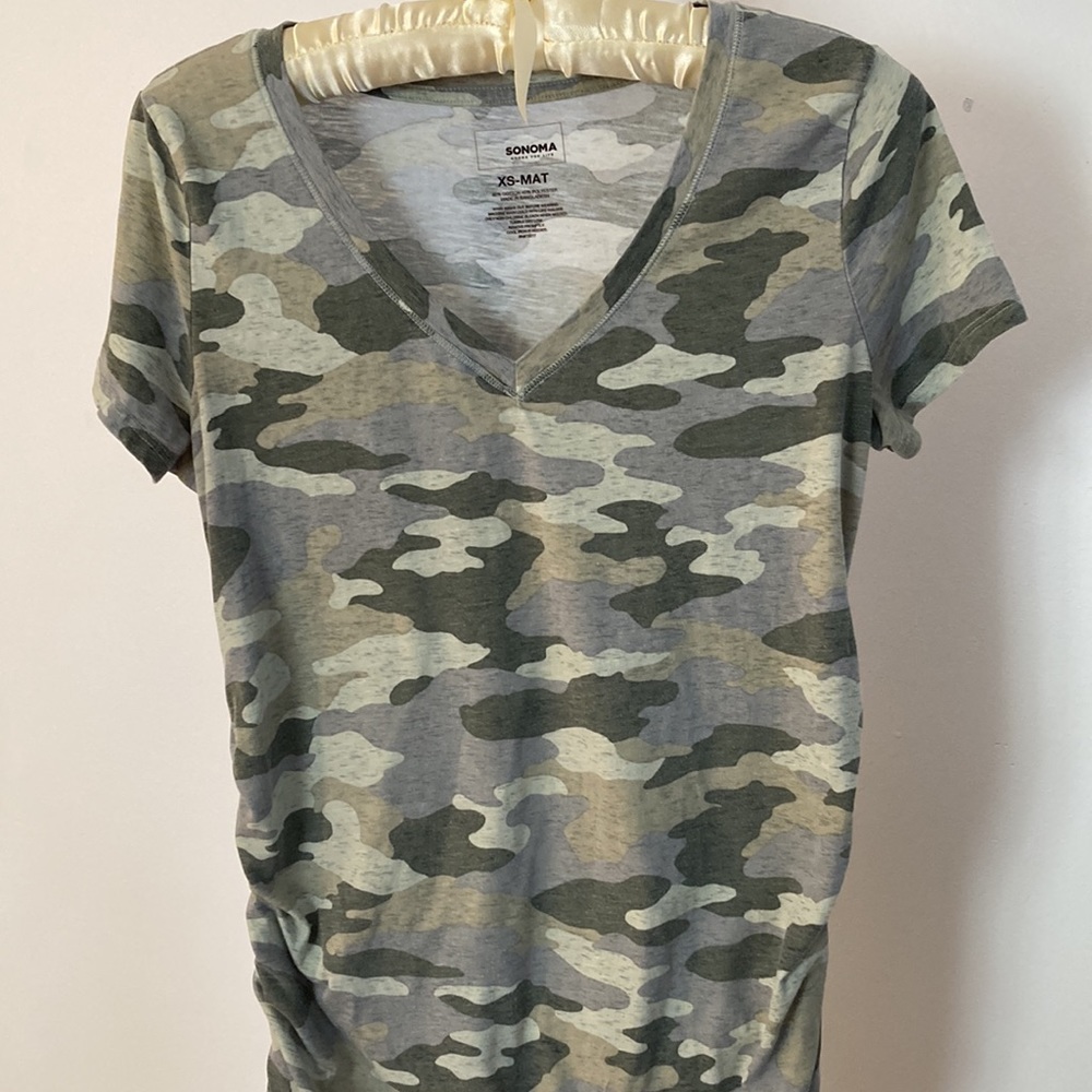 Sonoma Camo tee maternity xs